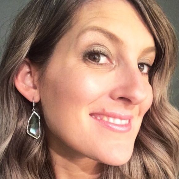 Stunning Earrings - Picture 3 of 8